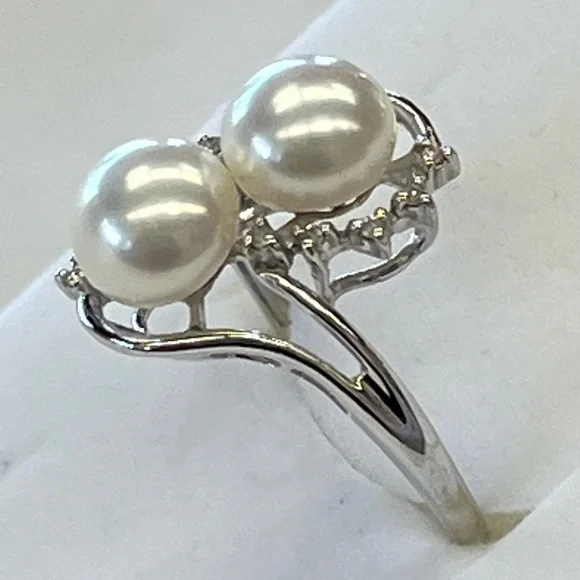 FreshwaterPearl and Diamond 14kt White Gold Ring